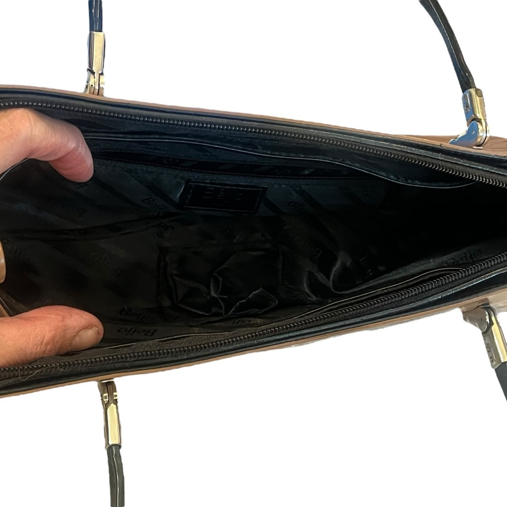 🚨𝐂𝐋𝐄𝐀𝐑𝐎𝐔𝐓𝐒𝐀𝐋𝐄🚨💖𝐁𝐄𝐈𝐉𝐎 Patent Shoulder Bag — Pink & Black Glossy Finish - Picture 5 of 5